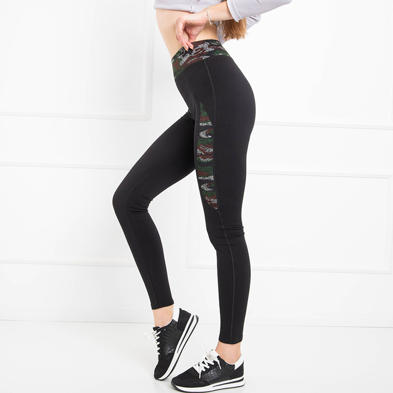 Moteriškos juodos sportinės „Camo“ izoliuotos antblauzdžiai - drabužiai