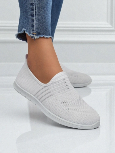 Damskie białe slip-ony Tkanina Callisto – lekkie buty na wiosnę i lato