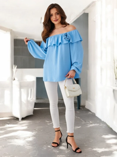 Royalfashion Moteriškas off-the-shoulder palaidinė su volančiumi ir gėle