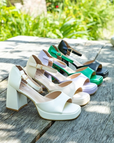 OUTLET Royalfashion Smėlio spalvos moteriški sandalai ant aulo Spogge