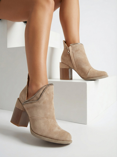 Светло-коричневые женские утепленные сапоги на каблуке Mukis