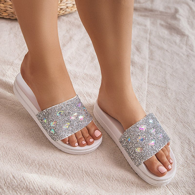 Baltos moteriškos šlepetės su „Sailor“ kubiniu cirkoniu - Avalynė