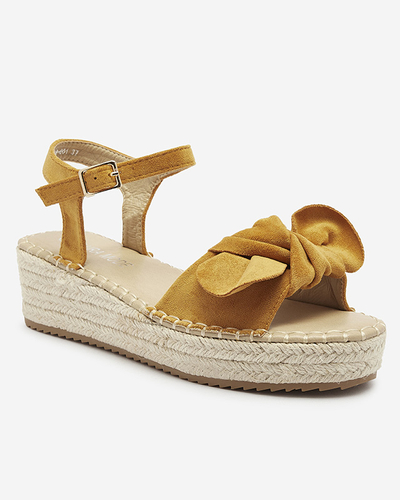 Garstyčių spalvos moteriški žemakulniai sandalai su lankeliu Mosinta - Avalynė