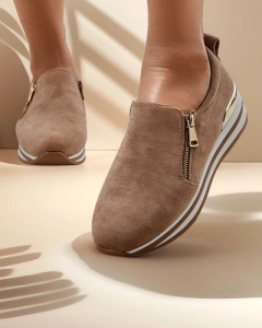 светло-коричневый