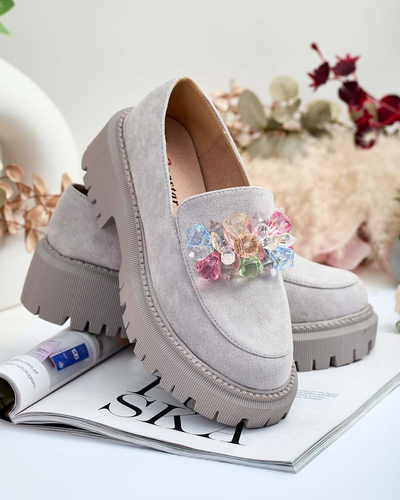 Šviesiai pilki moteriški mokasinai su spalvotais karoliukais Hetika - Avalynė