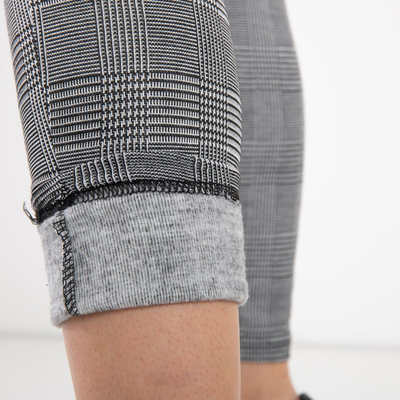 Серые женские брюки в клеточку