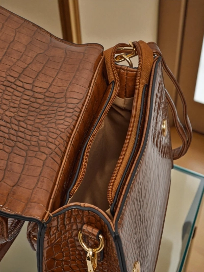 Lakuotas mažas moteriškas rankinukas iš eko odos Veluna