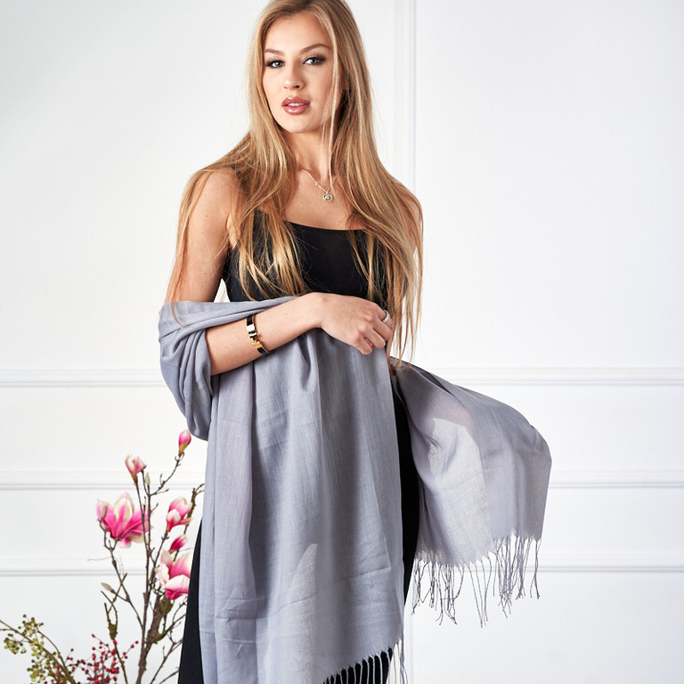 Moteriškas pilkas šviesus šalikas – priedai