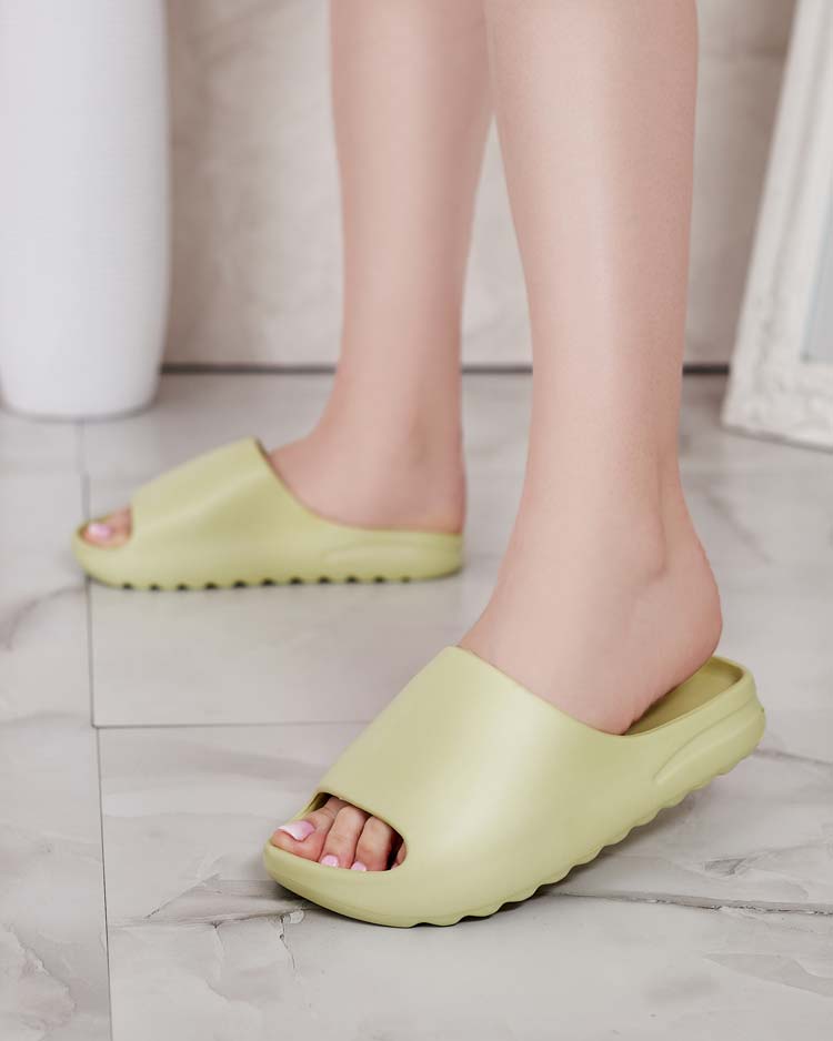 Royalfashion Женские резиновые шлепанцы Getter