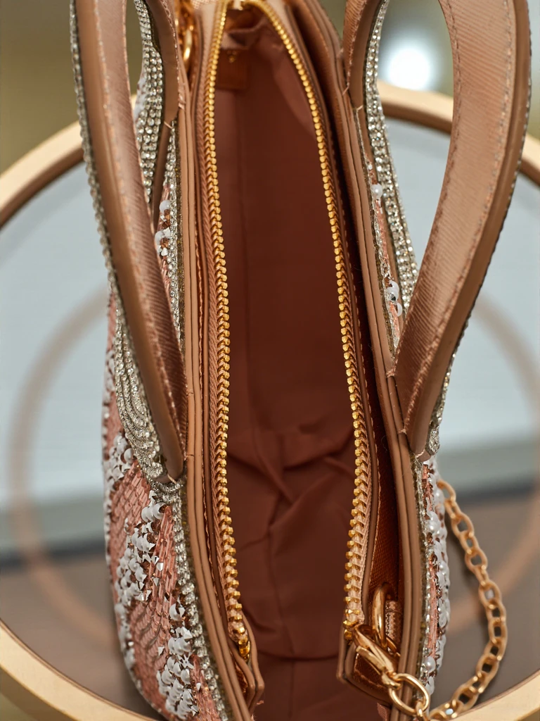 Маленькая женская сумочка с цирконами Sparkle Queen