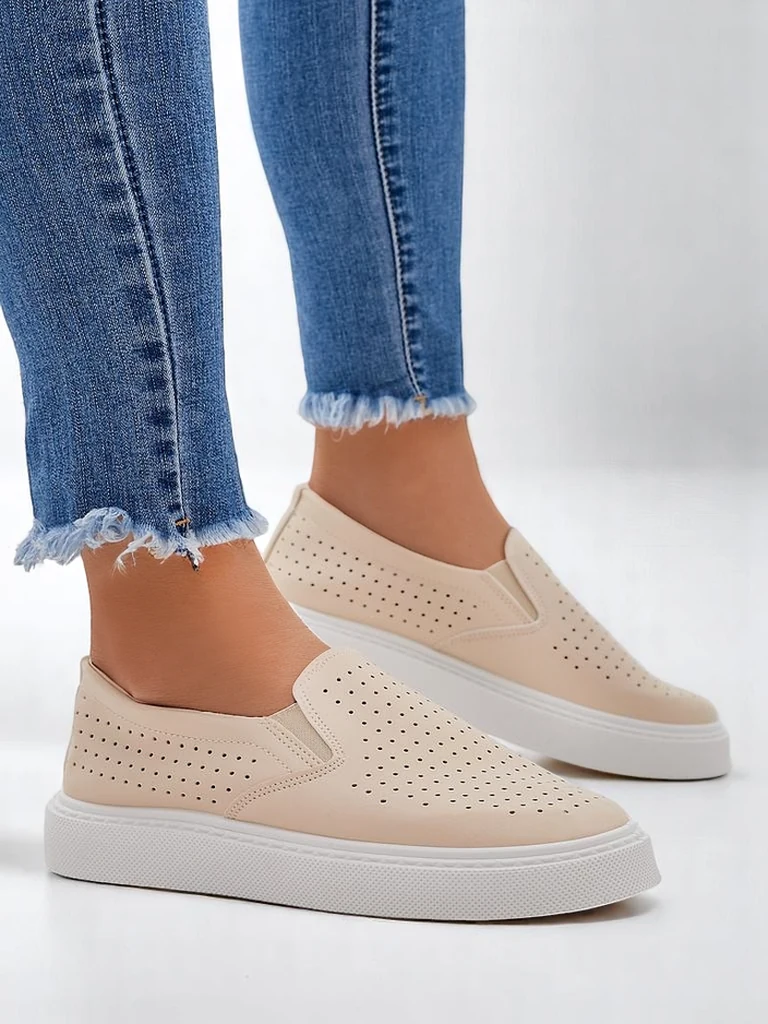 Royalfashion moteriški perforuoti šlepetės Emillia