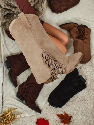 Moteriški aulinukai uždaru aulu Tovris