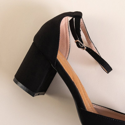 Черные женские босоножки на каблуке Rumilа