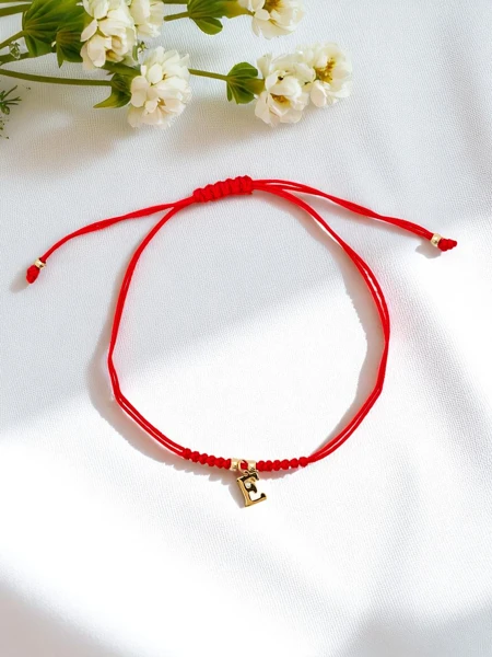 Женский браслет с буквой E