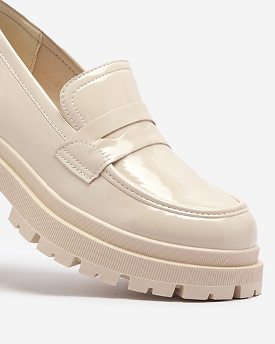 Smėlio spalvos lakuoti moteriški mokasinai Noppel Footwear
