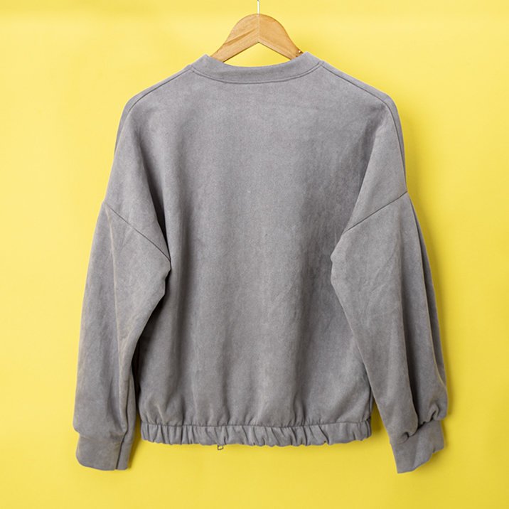 Серая женская куртка