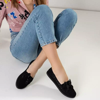 OUTLET Juodos moteriškos ažūrinės šlepetės su lanku Azaria - Avalynė