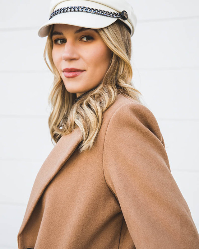 Женское пальто длиной до колен светло-коричневого цвета- Одежда