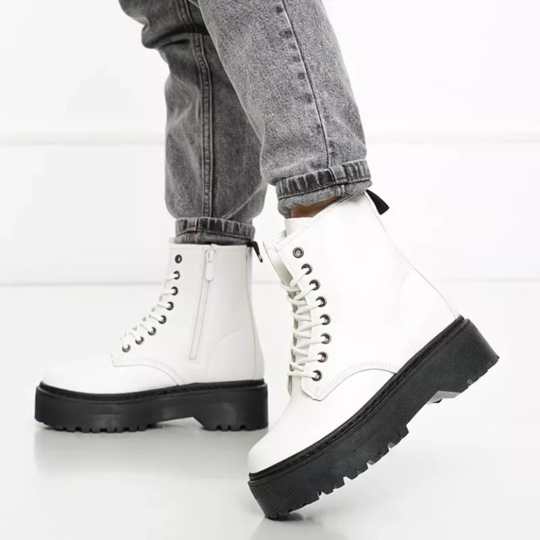 OUTLET Balti darbiniai batai ant masyvaus Lesya pado - Avalynė