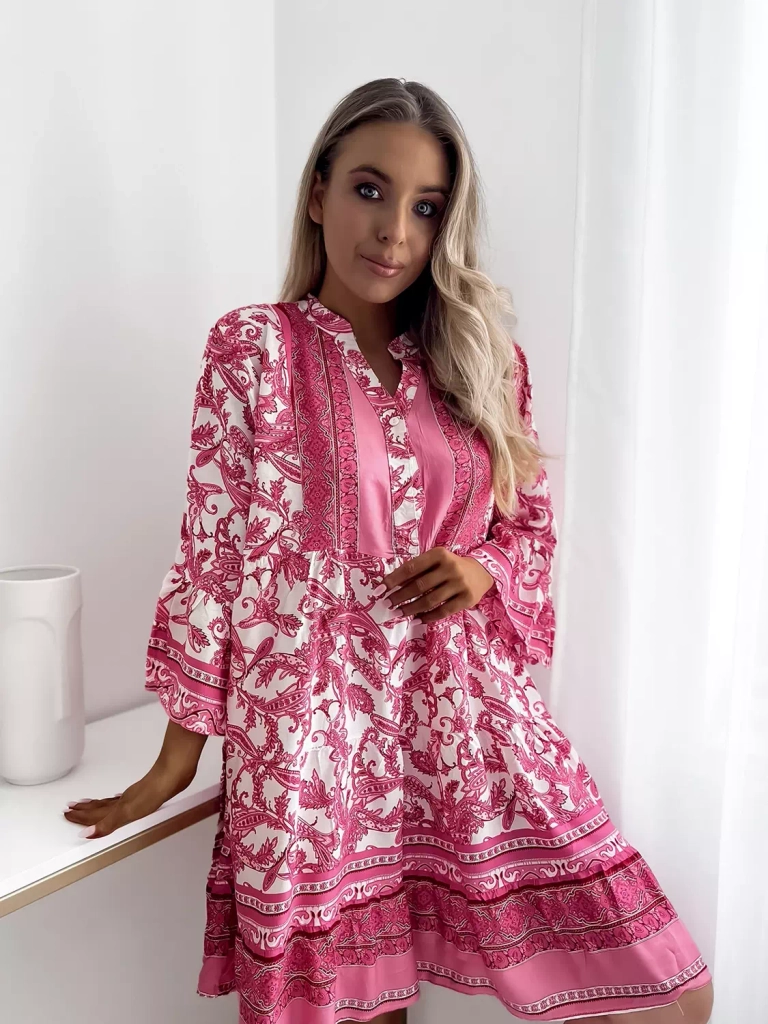 Raštuota balta ir rožinė moteriška trumpa suknelė- Apranga