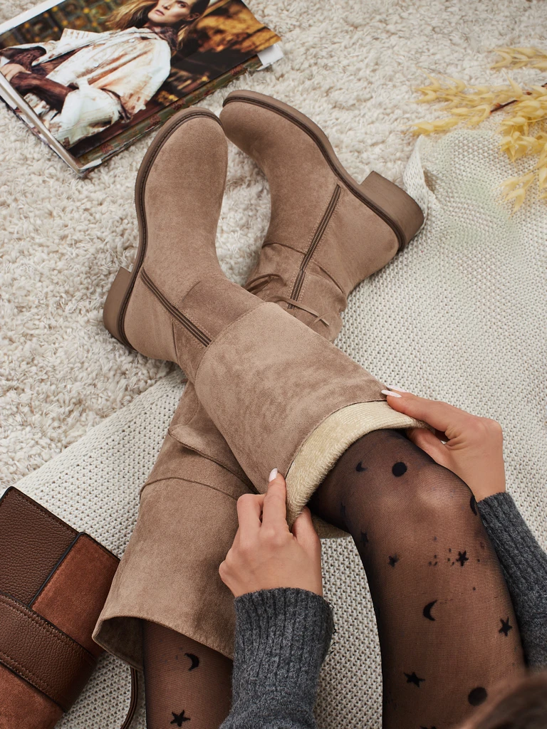 Moteriški ilgaauliai virš kelių iš eko zomšos