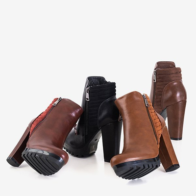 Brązowe damskie botki na słupku z ozdobnym suwakiem Santiago - Obuwie