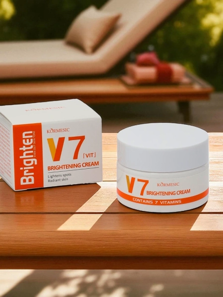 Švytėjimo suteikiantis veido kremas su 7 vitaminų kompleksu