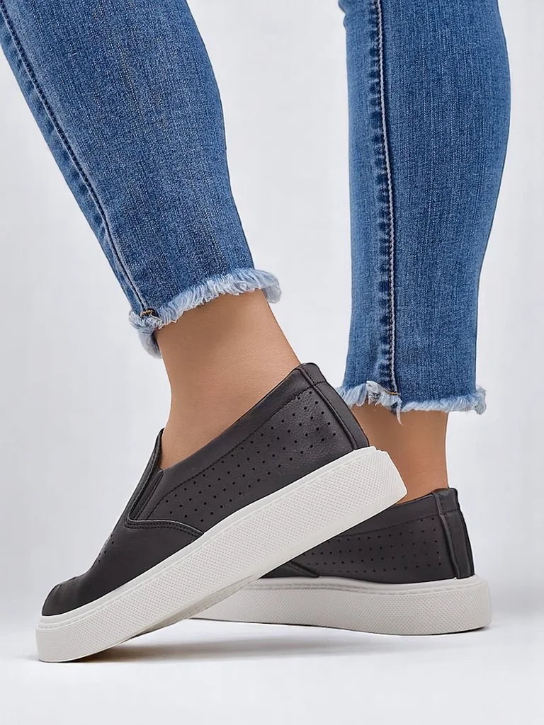 Royalfashion moterų perforuoti šlepetės Emillia