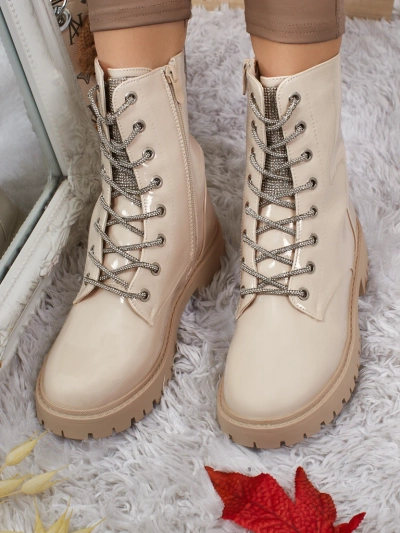 Lakiniai moteriški aulinukai suvarstomi Fjorra