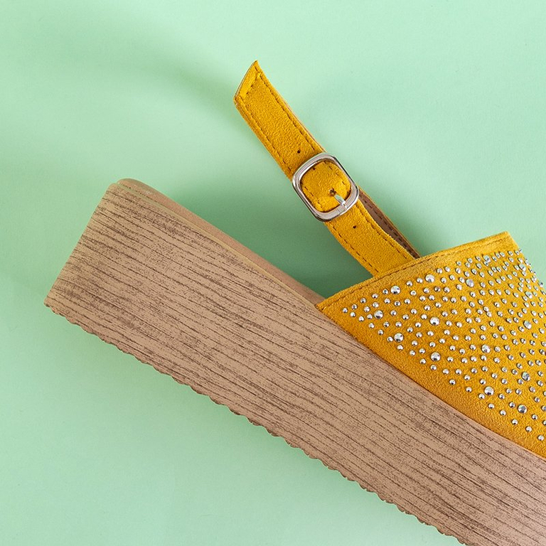 Желтые женские босоножки на платформе Peneli