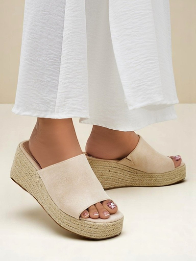 Royalfashion Женские босоножки на танкетке Erli Erli