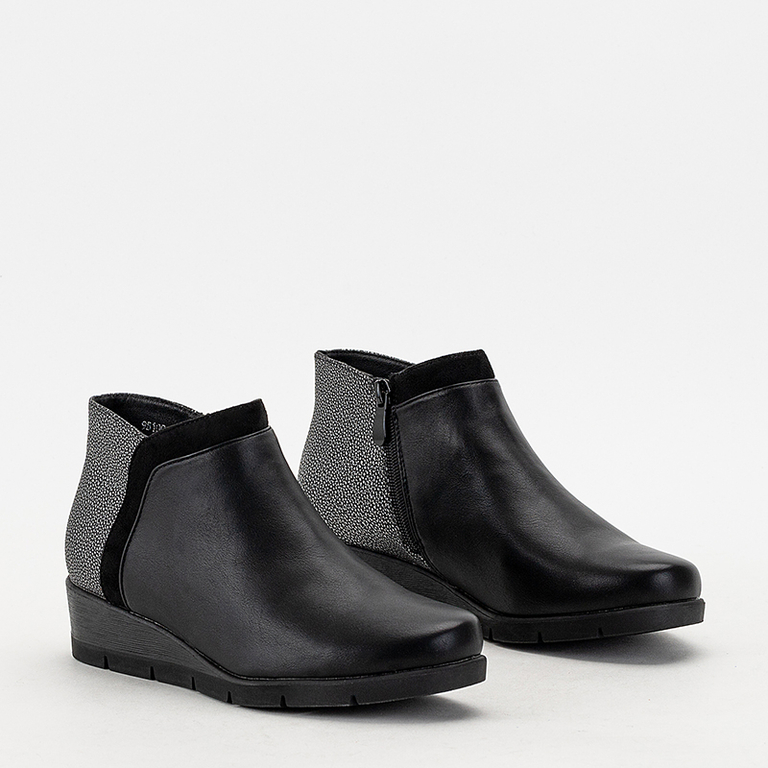 Черные женские ботильоны на танкетке Flyvi