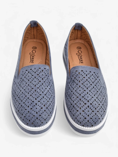 Babskie mokasyny Adonia z jasnoniebieskiego zamszu eko na płaskiej podeszwie