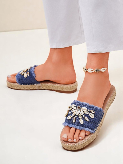 Летние шлепанцы Royalfashion Calista – светло-голубые с ракушками на плоской подошве