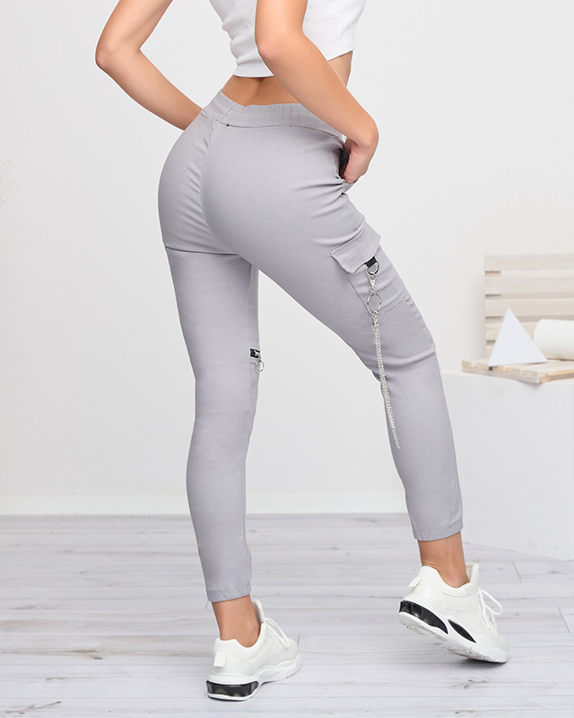 Женские брюки карго светло-серого цвета с цепочкой - Одежда