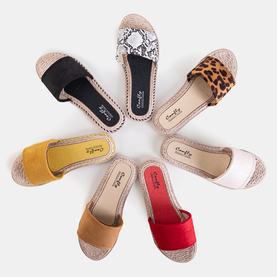 Бежевые женские шлепанцы Ysia