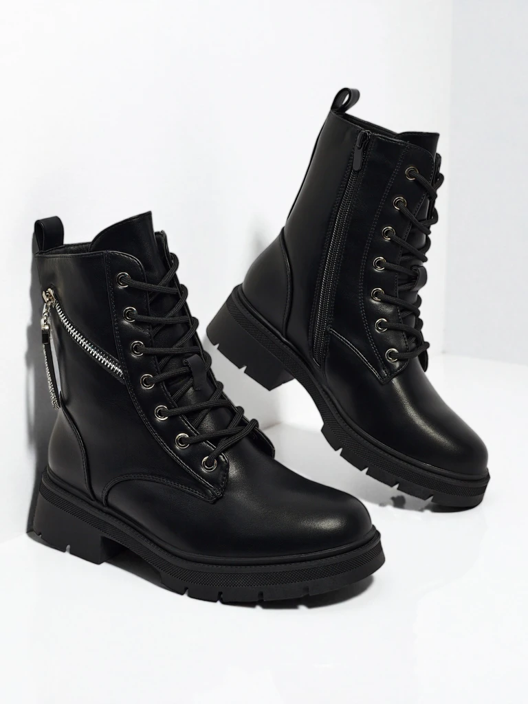 Женские ботинки Venus черные кожаные элегантные на осень