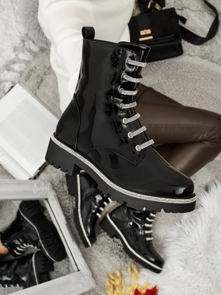 Lakiniai moteriški aulinukai suvarstomi Fjorra