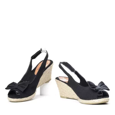 OUTLET Juodos pleištinės basutės su Belva lankeliu - Avalynė