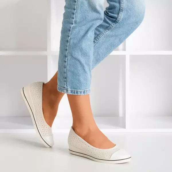 OUTLET Бежевые балетки на низкой танкетке Irtriva - Обувь