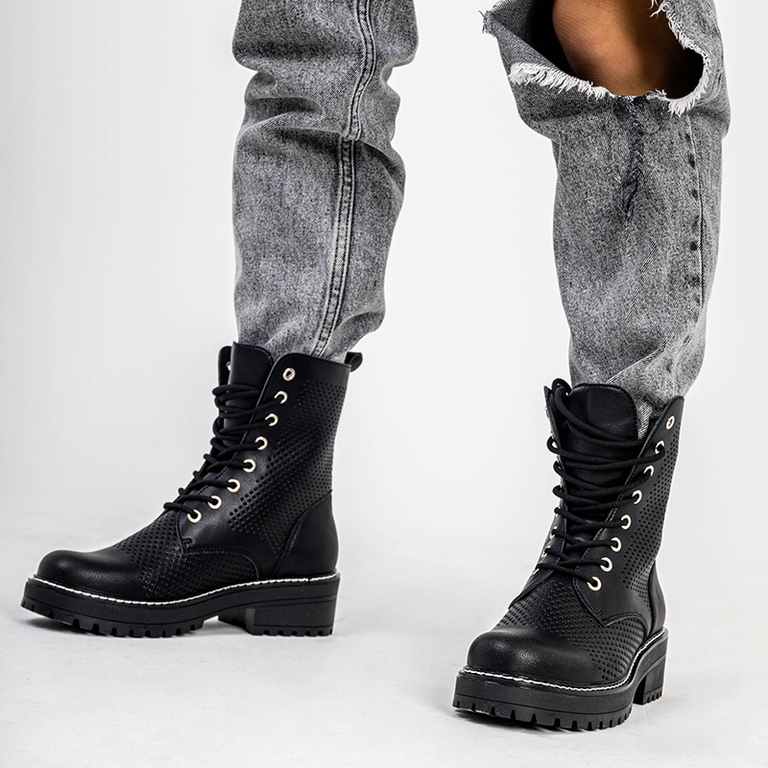 Черные женские сапоги Hazasi