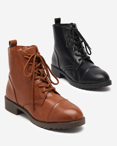 Juodi moteriški suvarstomi plokščiakulniai batai iš Verasi - Avalynė