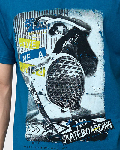 Бирюзовая хлопковая мужская футболка с ярким принтом - Одежда