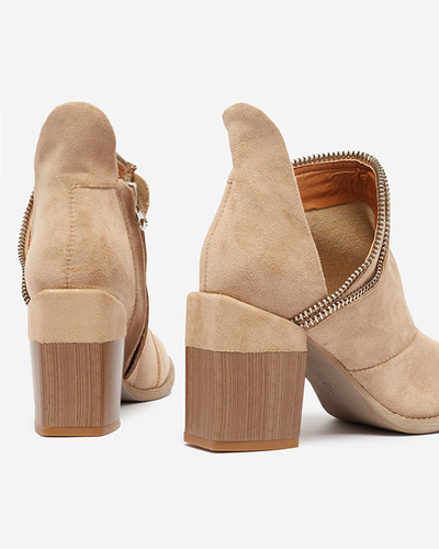 Светло-коричневые женские утепленные сапоги на каблуке Mukis