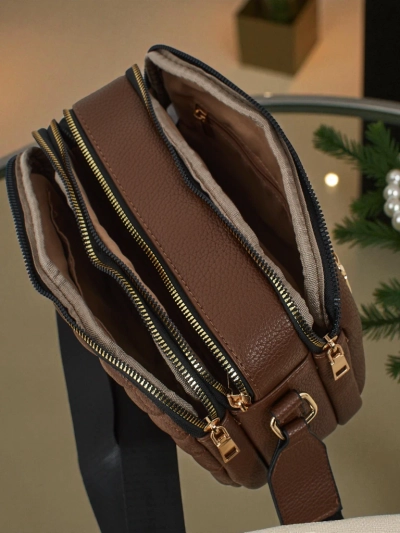 Dygsniuota maža moteriška rankinė iš eko odos Corinne