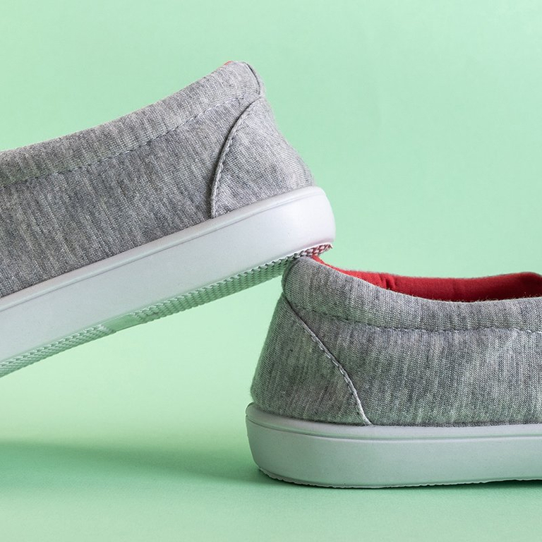 Pilkos spalvos moteriškas dygsniuotas šlepetė su fuksijos intarpais Weridia - Avalynė