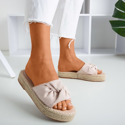 Pudrowe klapki damskie na platformie Baby Bow - Obuwie