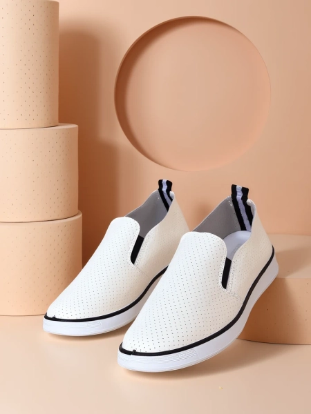 Royalfashion Moteriški perforuoti sportbačiai Musio