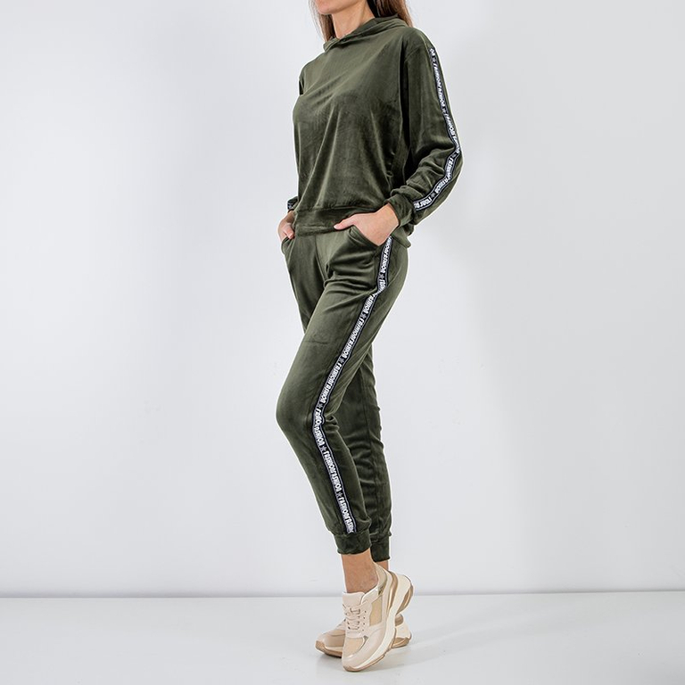Женский зеленый спортивный костюм с надписями - Одежда