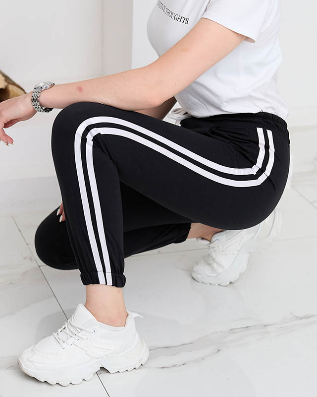 Moteriškos juodos sportinės kelnės su dryžiais - Drabužiai